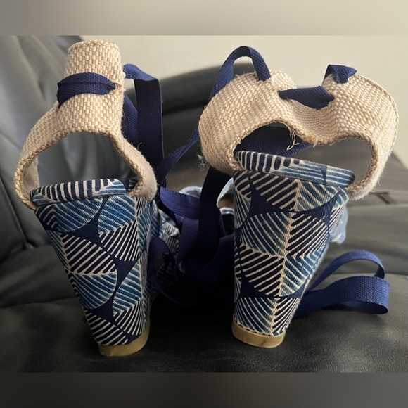 Old Navy: Blue, White, and Cream Women’s Lace Up Wedges: Size 10 - Picture 3 of 7